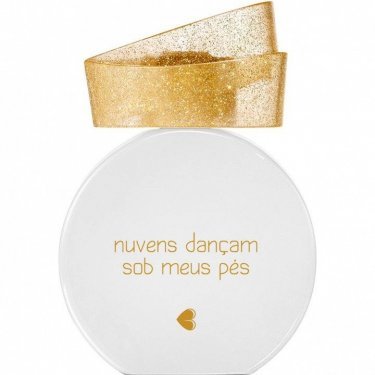 nuvens dançam sob meus pés